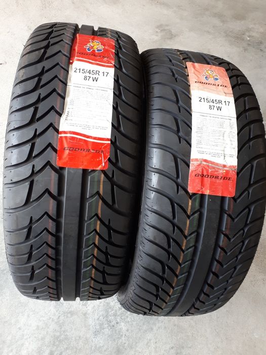 Dois pneus novos 215/45R17 87W Goodride