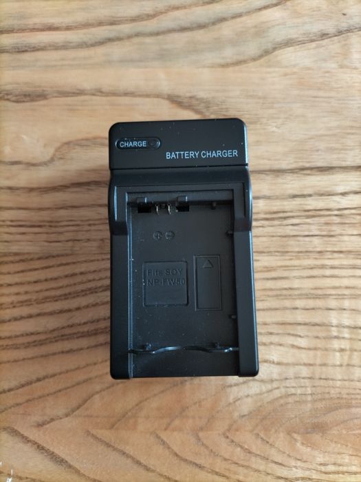 Продам зарядное устройство для аккумуляторов NP-FW50