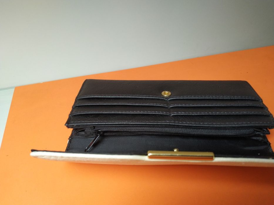 Vestido da Desigual com oferta de carteira