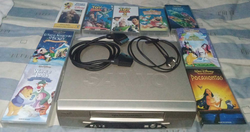 Pack 9 filmes Disney + Video Leitor e Gravador VHS Sanyo VHR-PM260EV