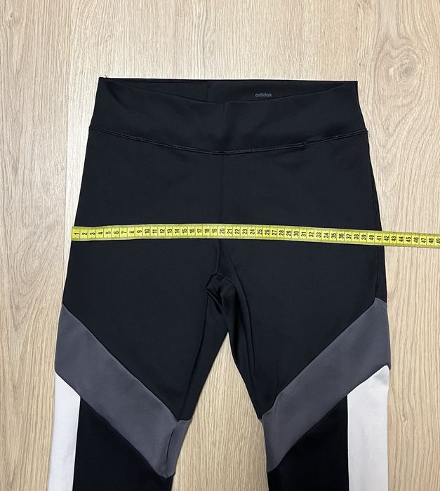 Фирменные спортивные штаны-лосины Adidas, размер М (44-46)