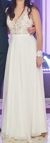 Suknia ślubna - z lekkimi rękawami