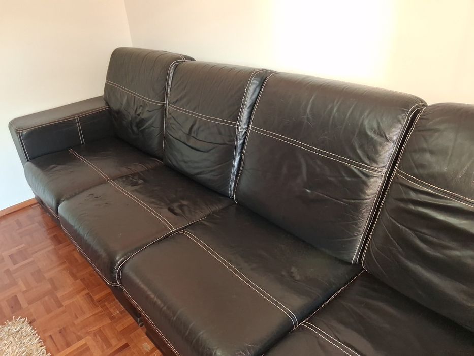 Sofá preto em pele