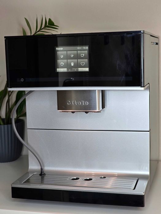 Ekspres Miele CM 7300 czarny, OneTouch, auto.wys.wylewki, dotykowy wyś