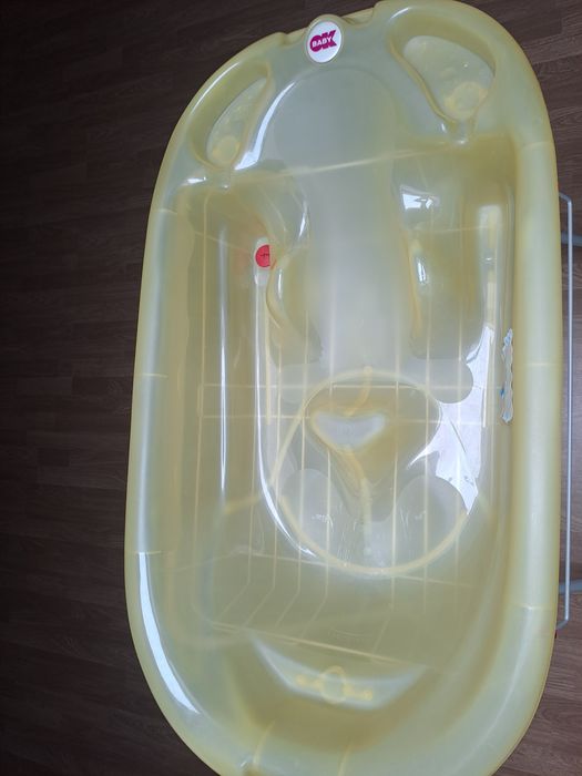 Banheira de bebé com suporte dobrável – como nova