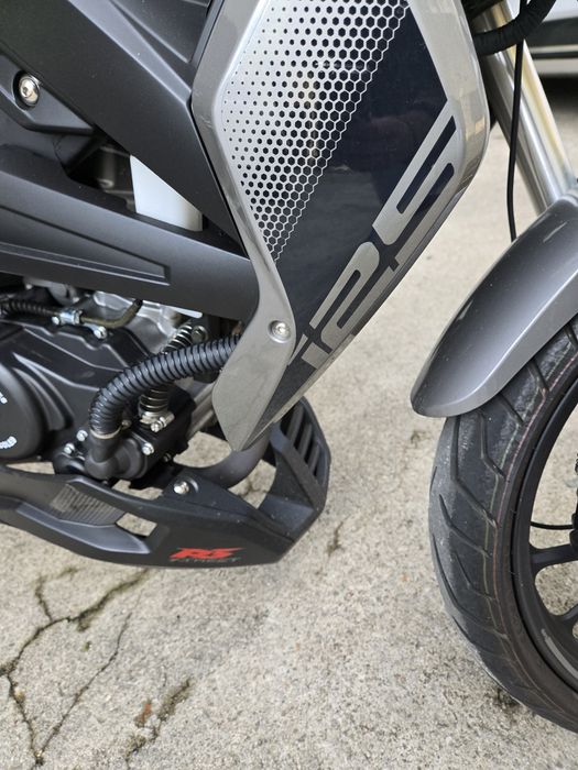 UM 125cc 2022 de garagem