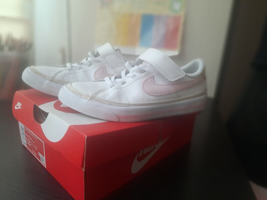 Продам дитячи  кеди для дівчинки Nike