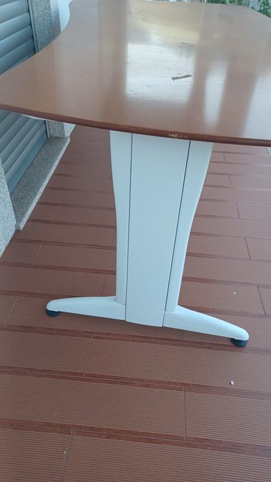 Mesa em cerejeira