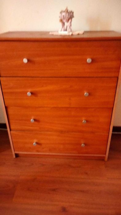 Quarto para Arrendar em Queluz