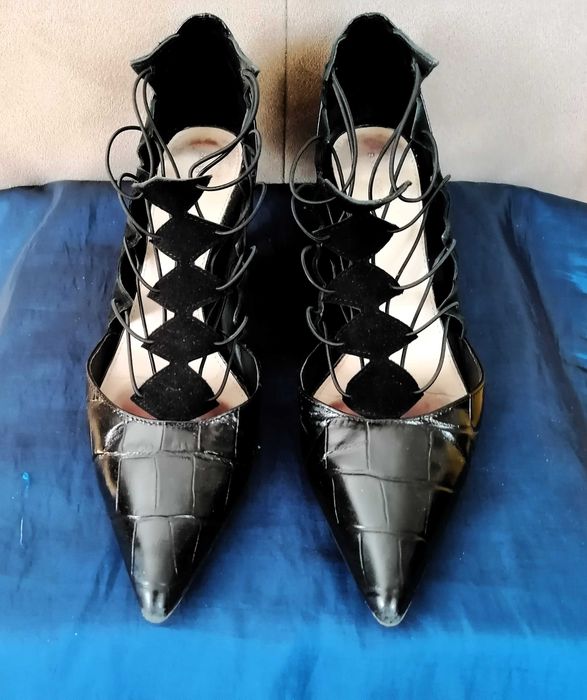 Sapatos em pele preta da Zara para senhora
