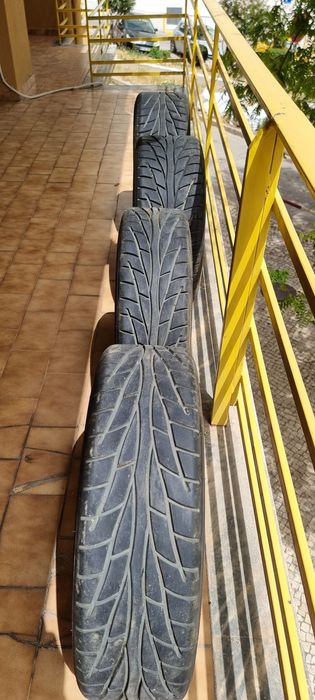 Vendo pneus para todo terreno , classificação de de competição seminovos!