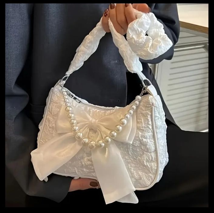 Біла сумка з бантиком