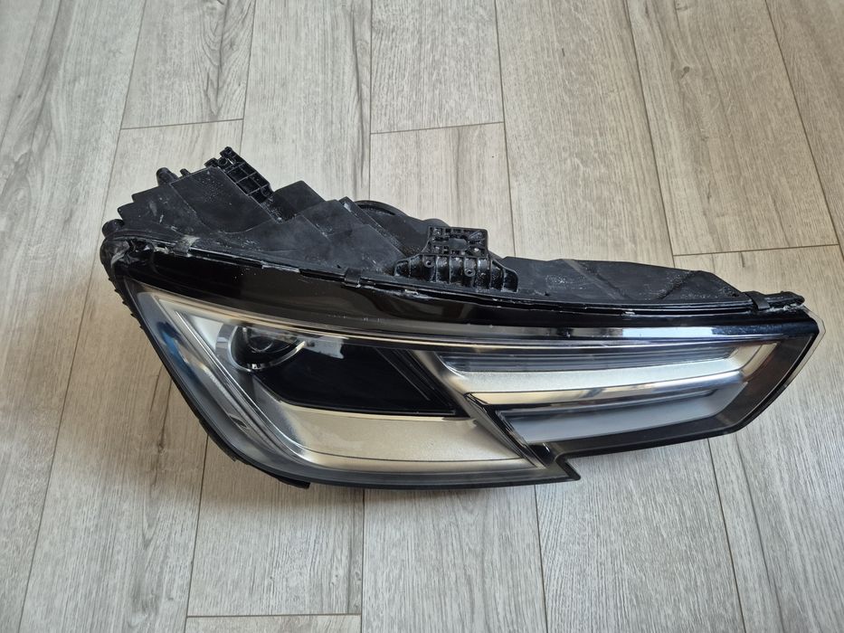 Фара права Audi A4 B9 Xenon 2016-2019 USA