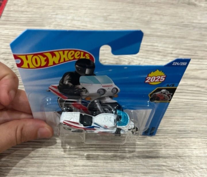 Honda Vfr650r rc30 hot wheels