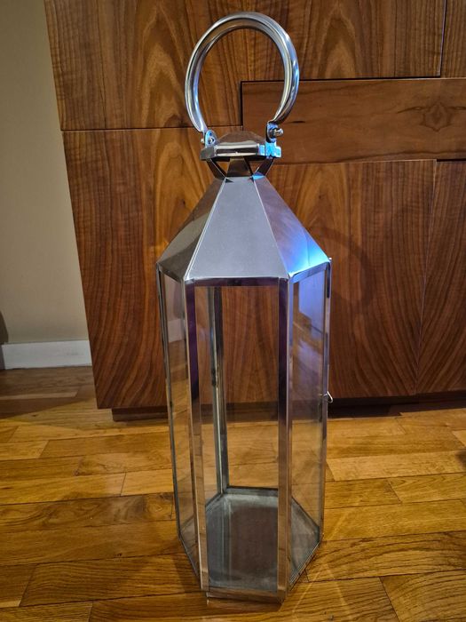 Lanterna e objetos de decoração