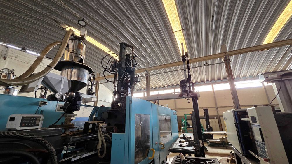 Máquina de injeção Demag 250 TON
