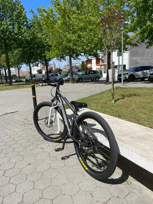 Bicicleta rockrider para grau/wheelie