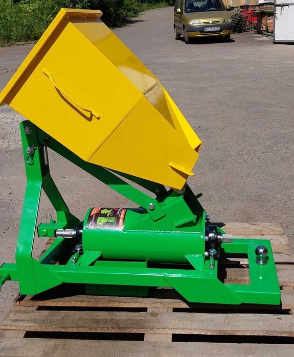 Шнековий подрібнювач гілок з кріпленням для автомобільного причепа