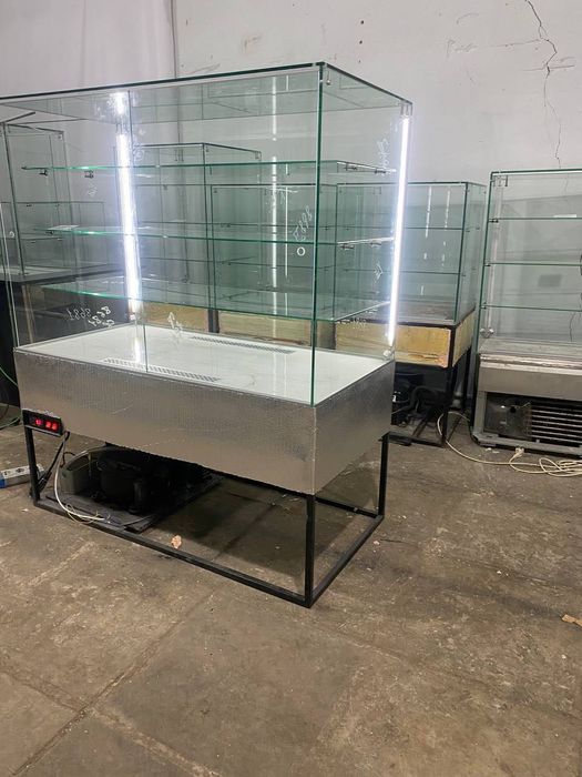 Холодильна вітрина для кондитерки, під замовлення