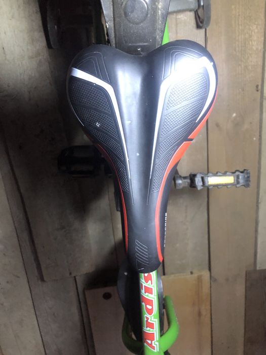 Дитячі велосипеди на 4-7 років, треба мабуть замінити камери в колесах