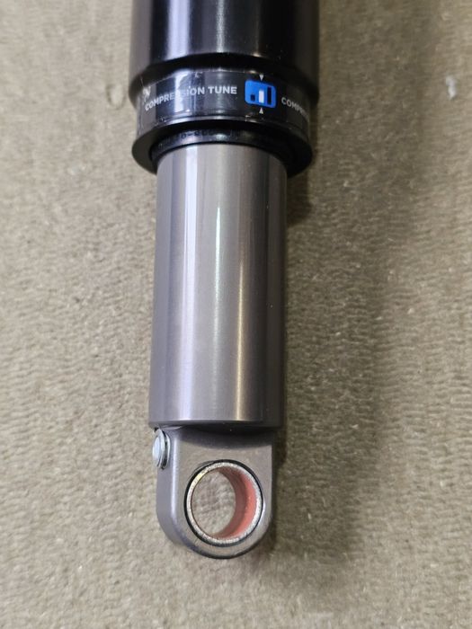 Продам амортизатор fox rp2