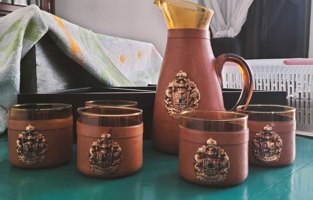 Copos antigos em bom estado