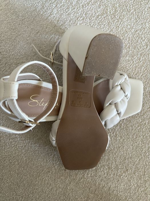 Sandálias de salto alto