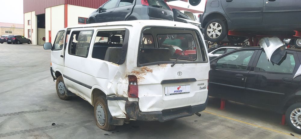 Toyota HiAce lh 102