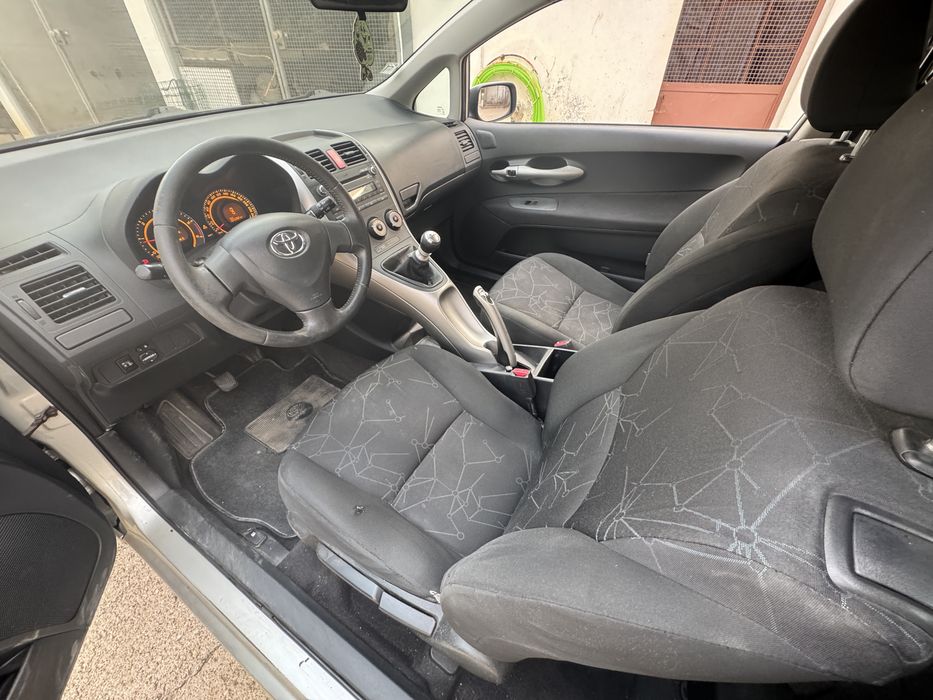 Toyota Auris 1.4 D-4D 90cv | 2009 | 221.000 km | Comercial