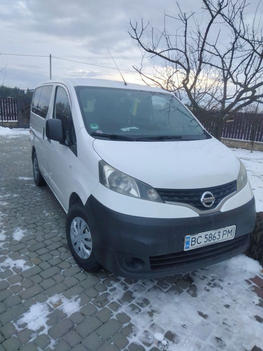 Нісан нв 200 пасажир