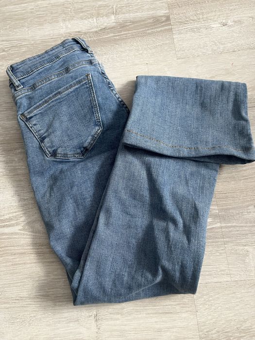 Джинси в кльош жіночі