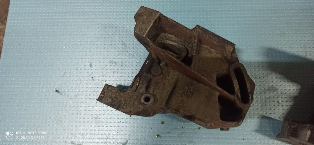 Кронштейни гідропідсилювача на Мерседес 123 2.4d. om616