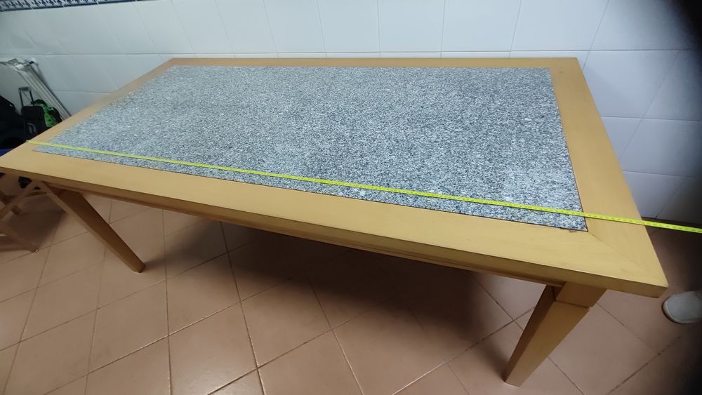 Mesa em granito e madeira maciça 2 metros