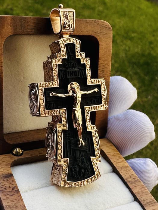 Золотой крест с эбеном 585