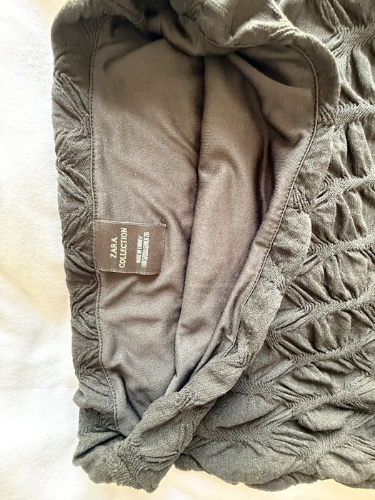 Saia tubo com um design texturizado