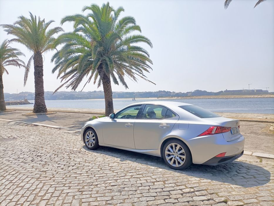 Vendo Lexus IS300h 100 mil KMS!