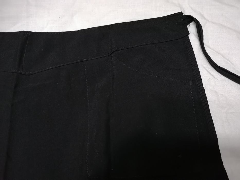 Aventais pretos antigos e saia preta folclórica