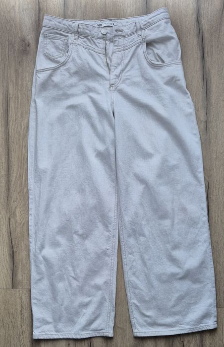 Zara spodnie beżowe szerokie M/L
Normalne ślady użytkowania I prania