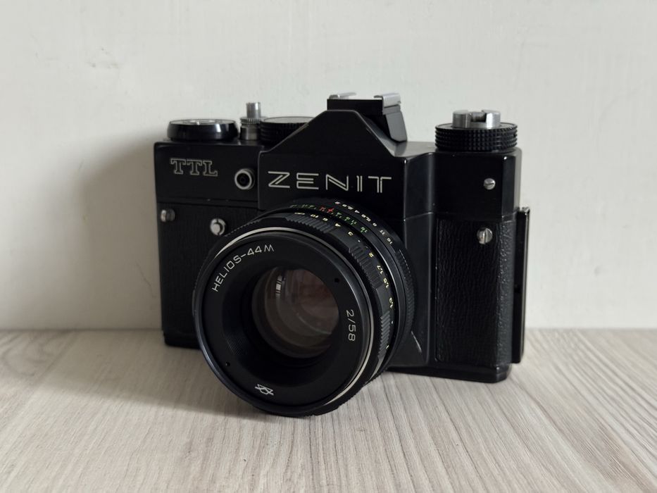 Фотоаппарат Зенит TTL,объектив Гелиос 44м f/2 58mm