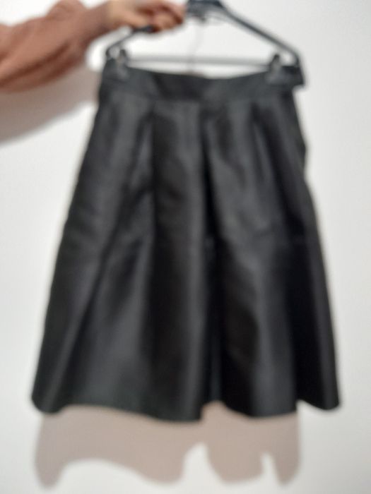 Saia de pregas preta