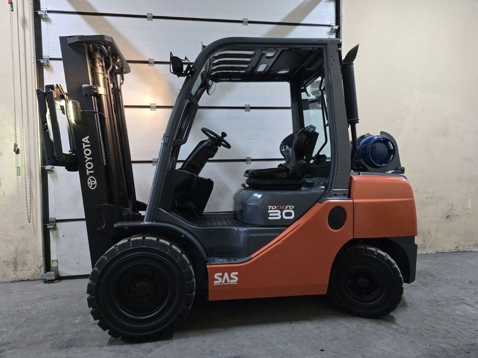 Навантажувач вилковий, газовий 3.0 тонни
Toyota 02-8FGF30