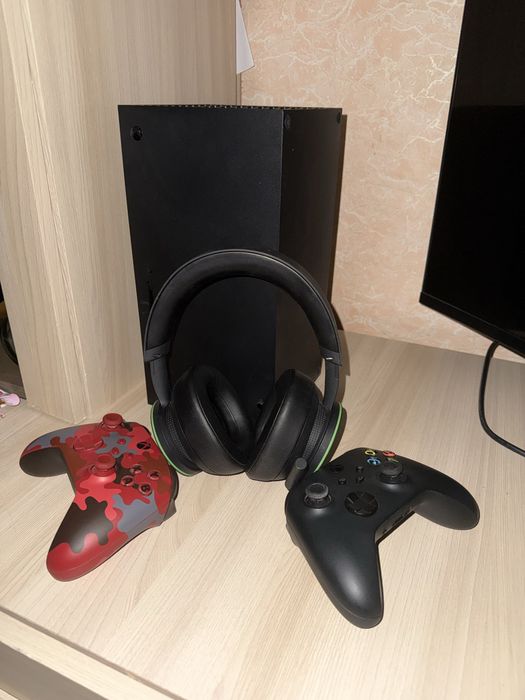 Xbox series X + 2 геймпади + навушники + Stalker 2