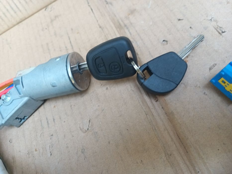 Nowa podstawa stacyjka 2 kluczyki citroen peugeot