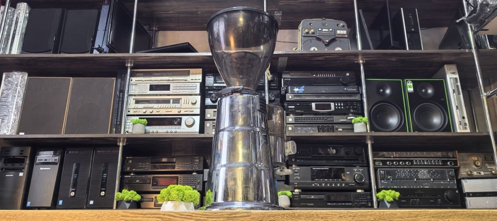 Професійна кавомолка Carimali