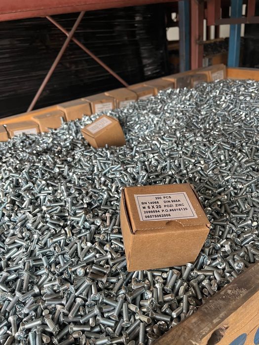 Rożnego rodzaju śruby