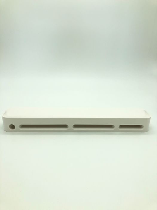 Настінна планка з гачками та отворами для зберігання ножів