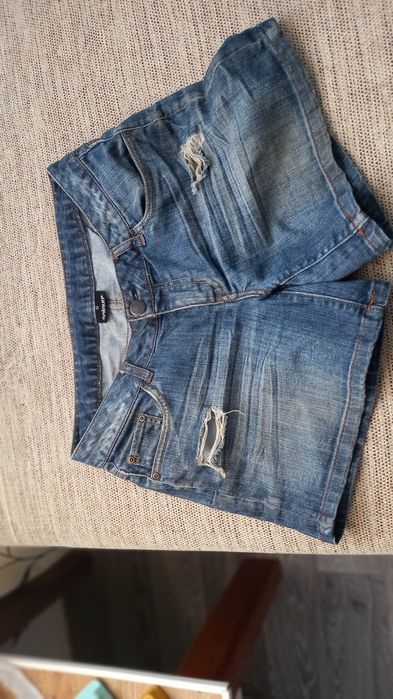 Продам женские джинсовые шорты