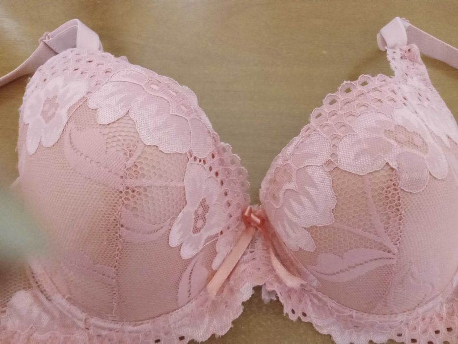 Бюстгалтер ліфчик