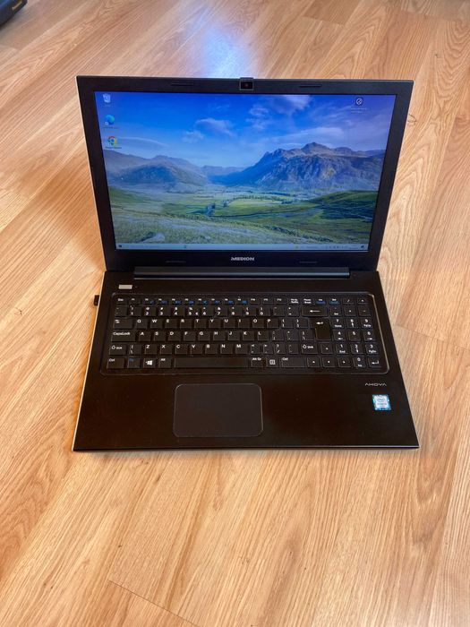 Laptop Medion Akoya S6421 15,6" FHD / i5-6200U / SSD / Windows 10
