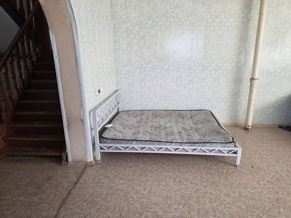 Продам будинок з зручностями іБомбосховищем,5 кімнат